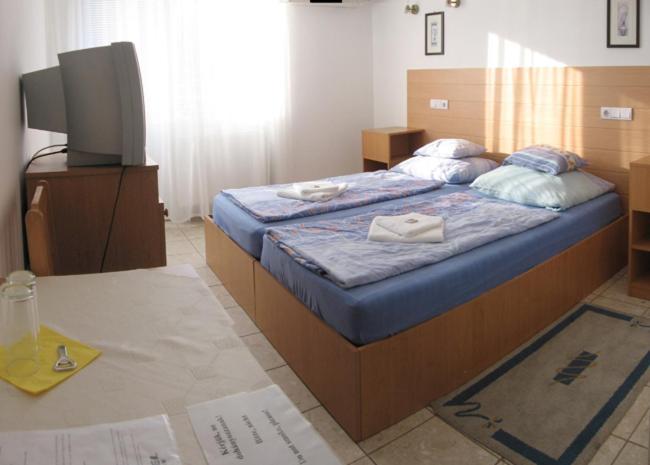 Nadix Panzio Bed and Breakfast Debrecen Rum bild